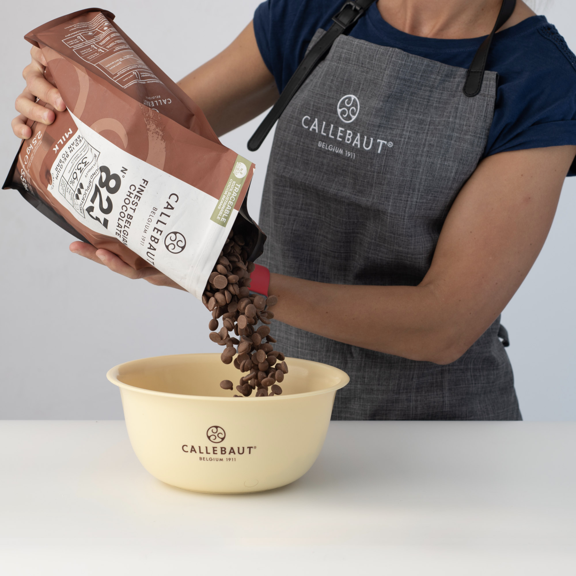 Milk Chocolate Callets: Recipe N 823, , large
